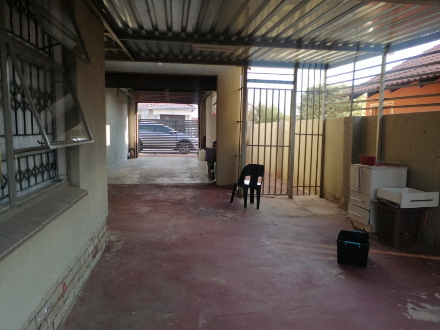 3 Bedroom Property for Sale in Mabopane Unit X North West